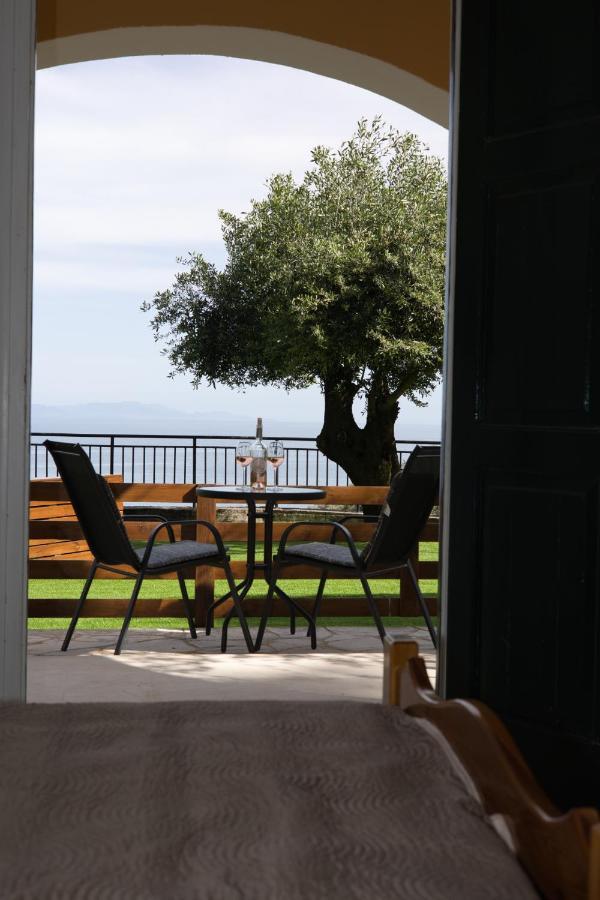 Silent Bay Apartments Katávolos Eksteriør bilde